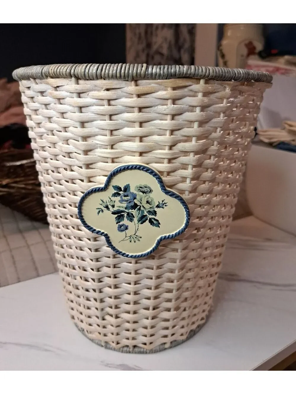 Vintage White Wicker and Rattan w/ Quatrefoil Blue Floral Plaque Wastebasket 10